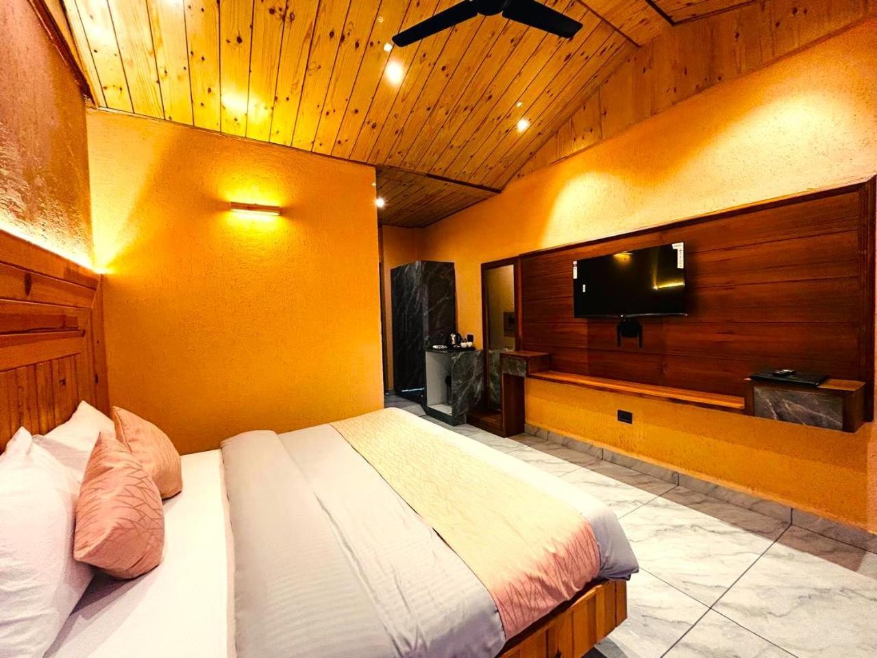 Living On The Edge A Luxury Stay Mussoorie Exteriör bild