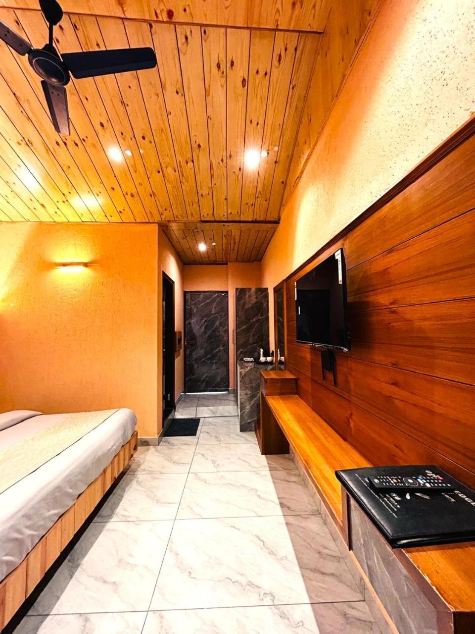 Living On The Edge A Luxury Stay Mussoorie Exteriör bild