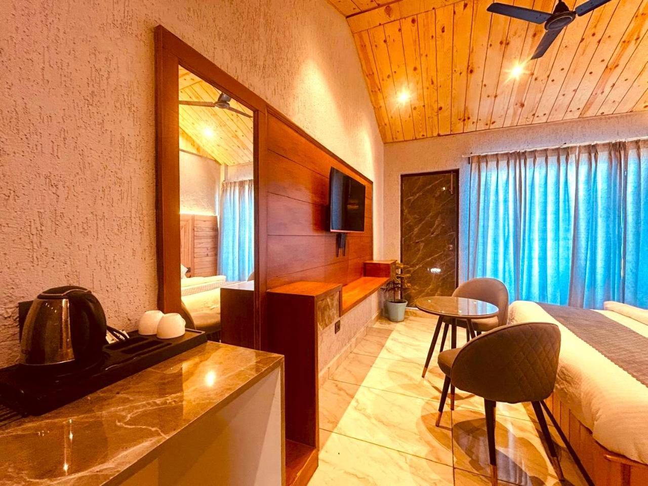 Living On The Edge A Luxury Stay Mussoorie Exteriör bild
